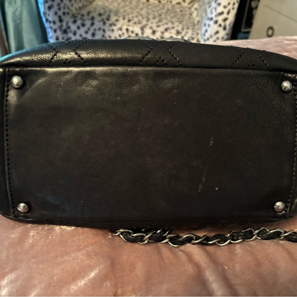 Chanel Black Leather Shoulder Bag with Silver Accents - Picture 3 of 4